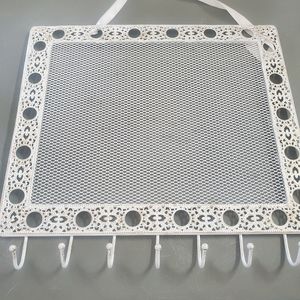 Hanging earring holder